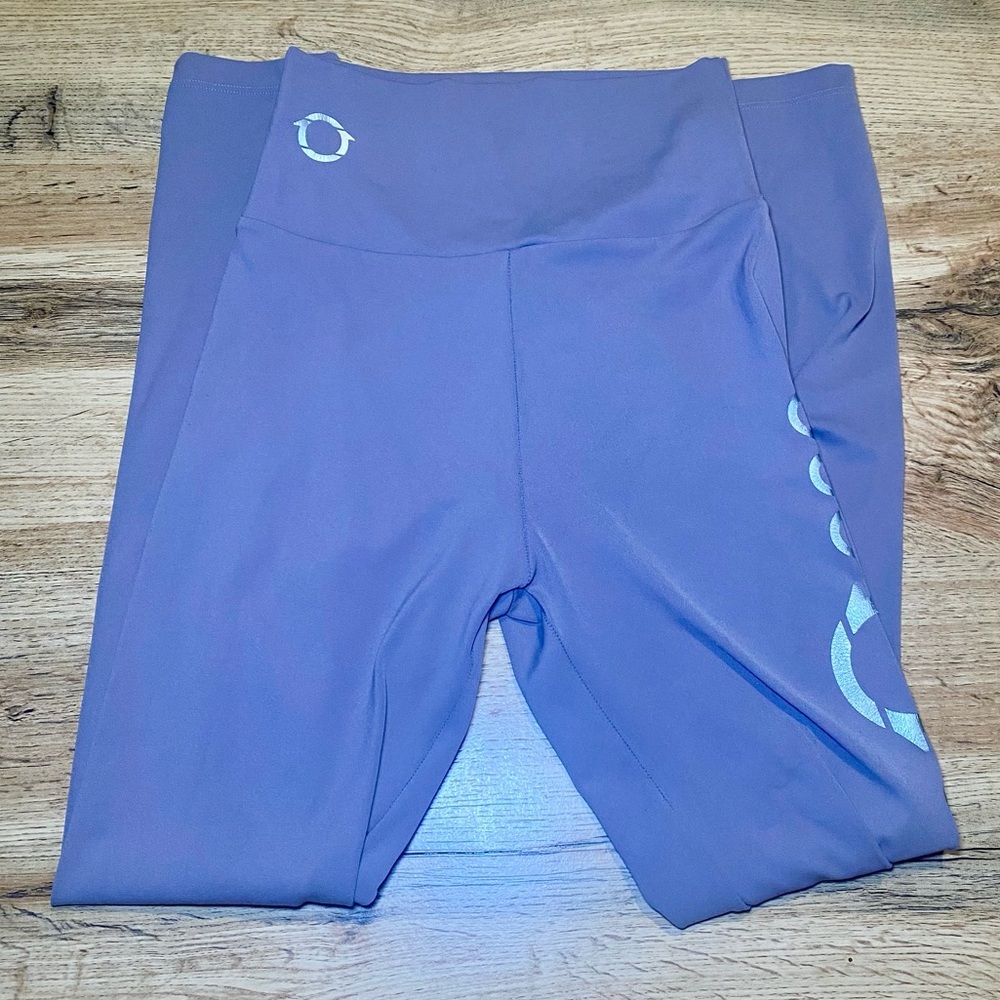 One0One by Michelle Lewin Gray Scrunch Workout Leggings- XS/SMALL